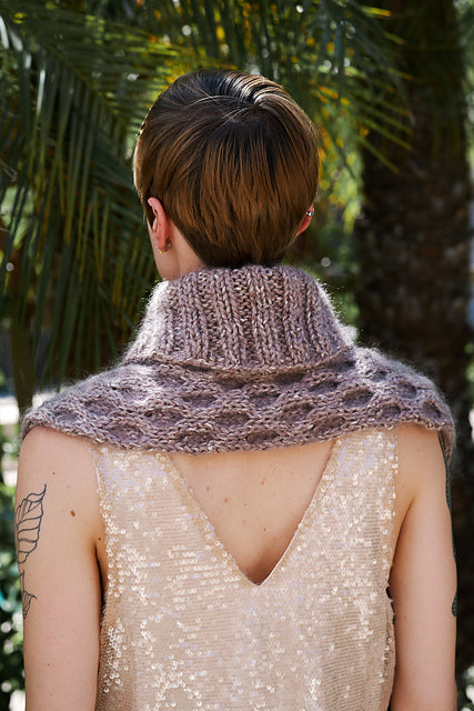 FREE with Purchase of FOUR balls of Trendsetter Kinsale - Quilted and Collared Wrap (PDF)