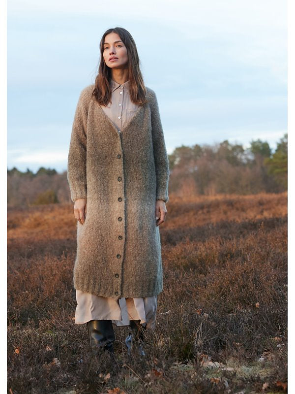 A FREE Lana Grossa Avio Pattern - Raglan Coat - Design 1 (PDF)