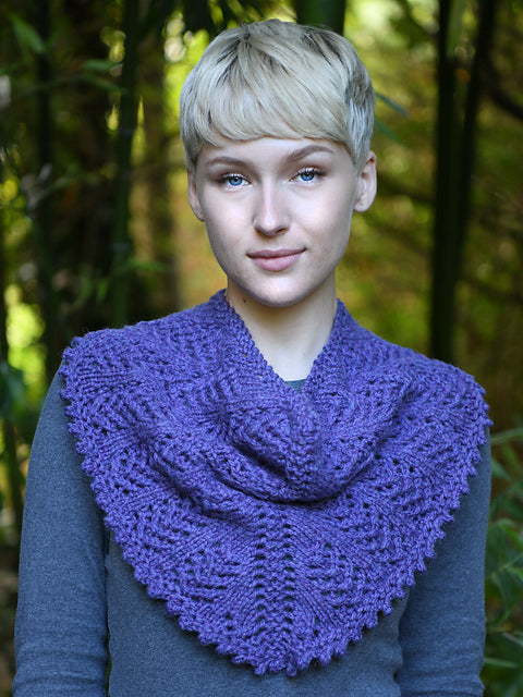 A FREE Cascade 220 Grande Pattern - Mystic Lace Cowl (PDF)