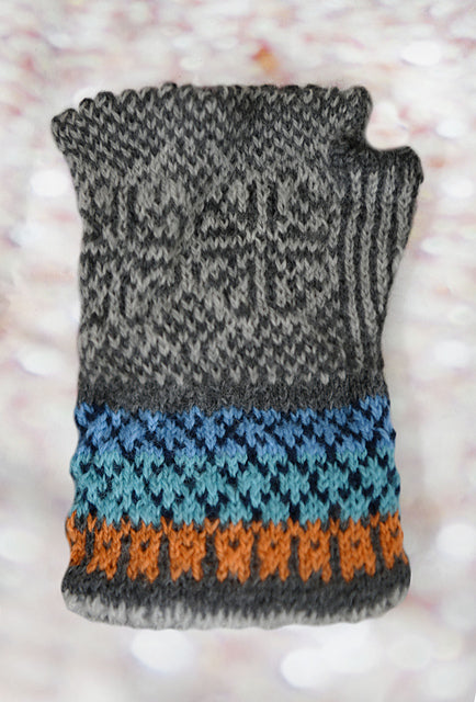 A FREE Cascade 220 Fingering Pattern - Wheel of Hearts Beanie & Gauntlets (PDF)