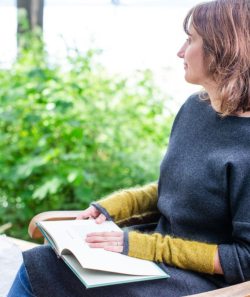 A Churchmouse Yarns and Teas Pattern - Reversible Arm Warmers (PDF)