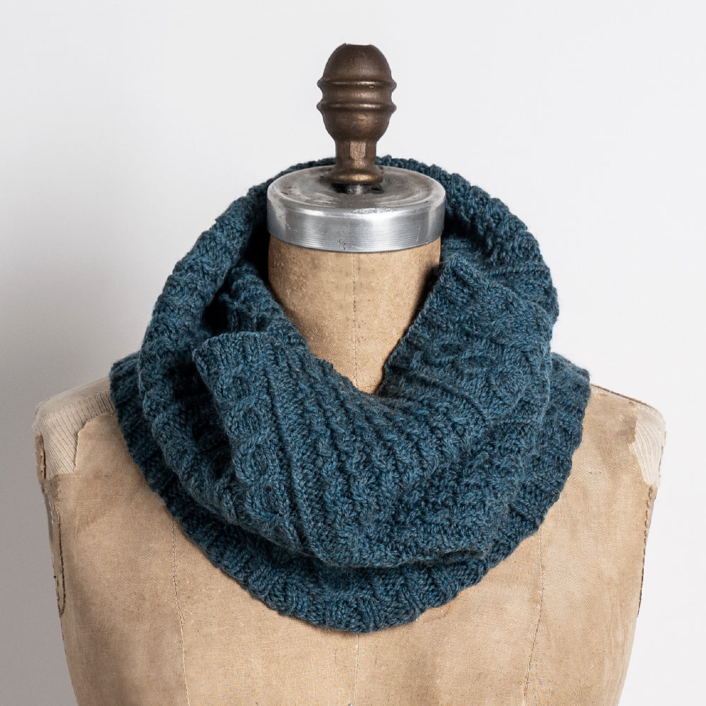 A FREE Blue Sky Fibers Woolstok Worsted Pattern - Chardon Cowl (PDF)