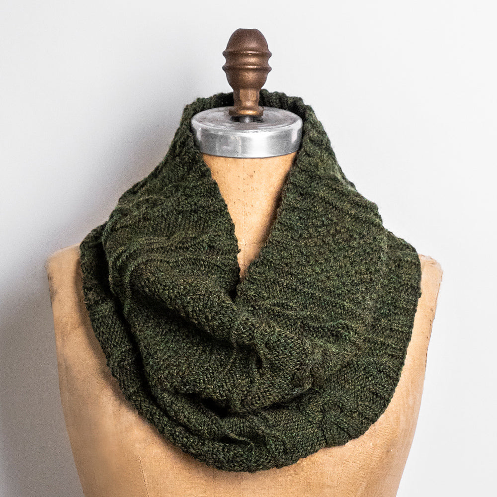 A FREE Blue Sky Fibers Woolstok Worsted Pattern - Royal Oak Cowl (PDF)