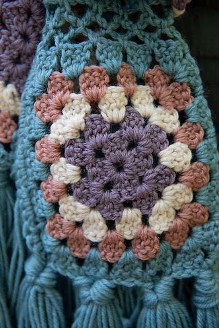 A FREE Cascade 220 Superwash Pattern - Simple Granny Square Scarf (PDF)