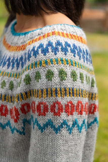 A FREE Cascade 220 Pattern - Slightly Oversized Color Yoke Pullover (PDF)