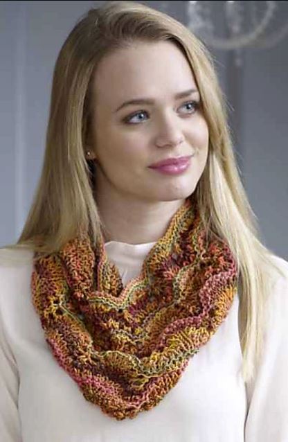 A FREE Louisa Harding Marmo & Mazzo Pattern - Bella Cowl, Scarf, Hat & Mitts (PDF)