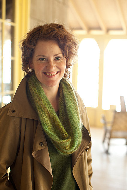 A Churchmouse Yarns and Teas Pattern - Crocheted Moebius Cowl (PDF)
