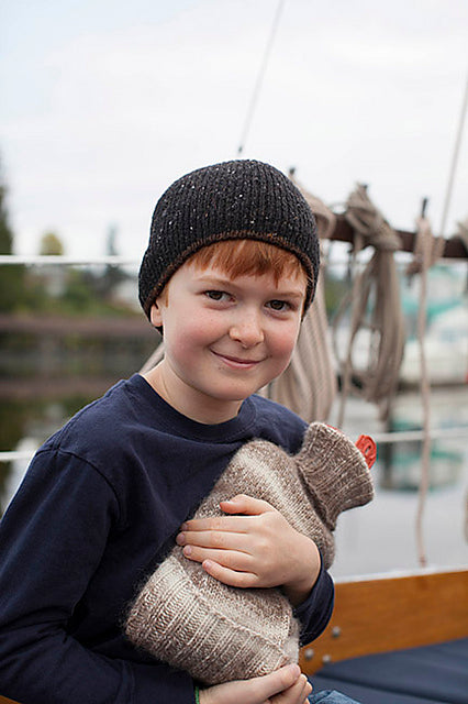 A Churchmouse Yarns and Teas Pattern - Hot Water Bottle Cozy (PDF)