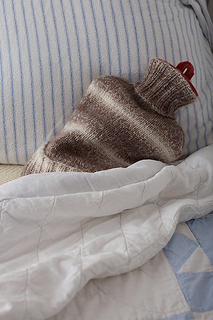 A Churchmouse Yarns and Teas Pattern - Hot Water Bottle Cozy (PDF)
