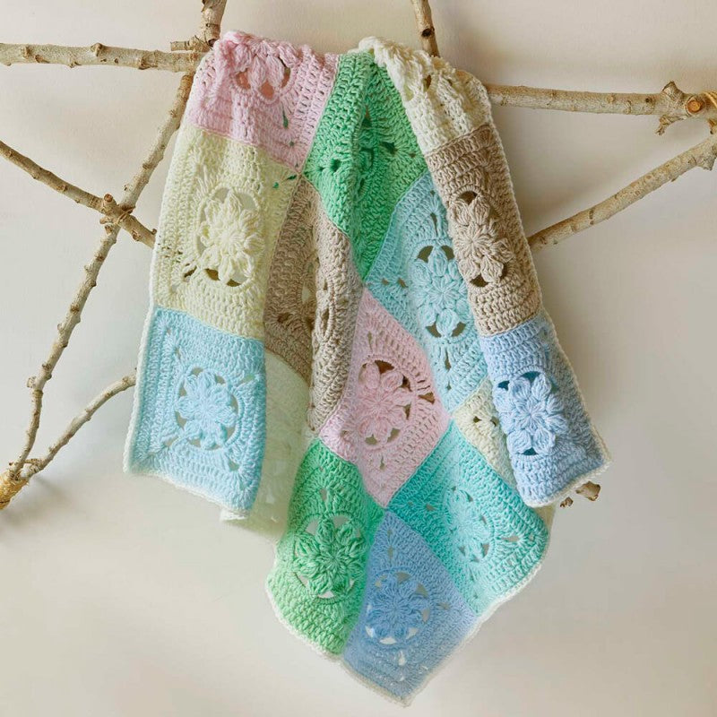Katia Bunny Blanket Kit: 16 Balls of Yarn, Soft Toy & Pattern