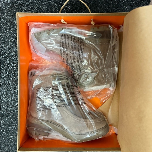 Gentle Souls by Kenneth Cole Women's Bristol Wallaby Boot - Size 5