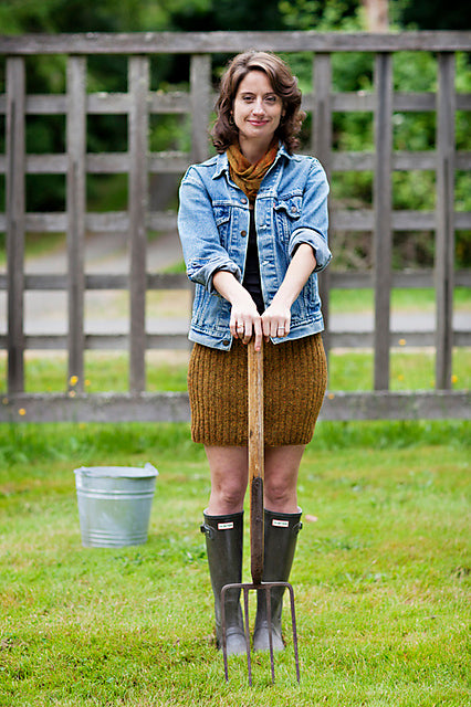 A Churchmouse Yarns and Teas Pattern - Ribbed Pencil Skirt (PDF)